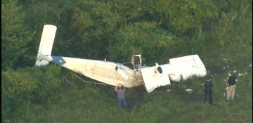 1 killed, 5 injured in small plane crash in U.S. Texas