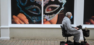 UK man constantly tested positive for COVID-19 for 305 days