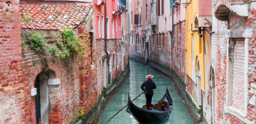 UNESCO aims to add Venice to red list as cruises return mass tourism