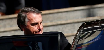 Brazil top prosecutor to investigate Bolsonaro over COVID-19 vaccine deal