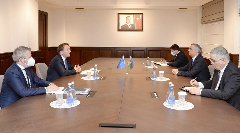 Azerbaijani official, European commissioner exchange views on prospects for cooperation