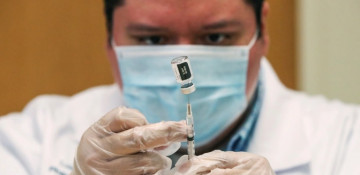 Pfizer to meet US officials over COVID vaccine booster