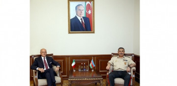 Azerbaijan’s defense minister meets with newly appointed Italian Ambassador