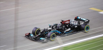 Hamilton makes recovery to win British GP after Verstappen crash