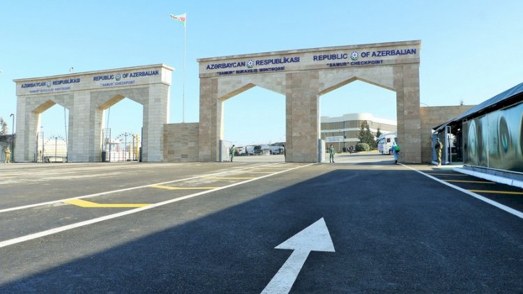 Azerbaijan not discussing issue of opening land borders: presidential aide