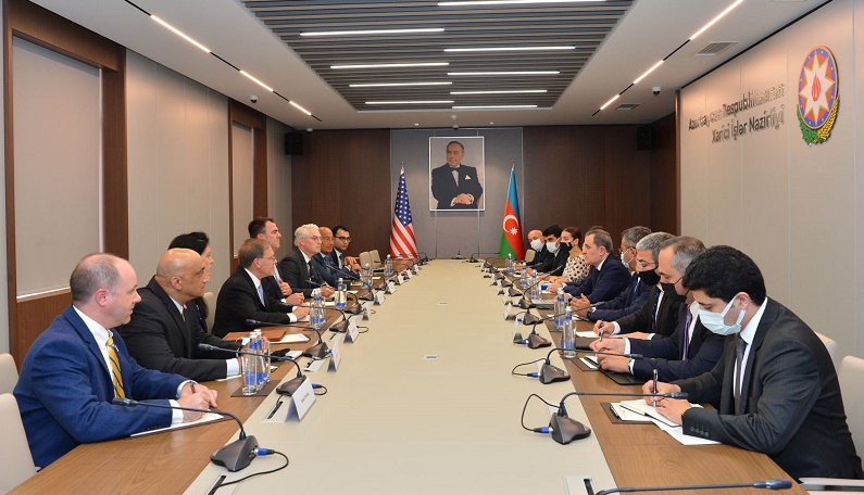 Azerbaijani FM receives delegation led by Governor of US State of Oklahoma (PHOTO)