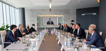 Azerbaijani minister, US Oklahoma governor discuss issues of expanding cooperation (PHOTO)