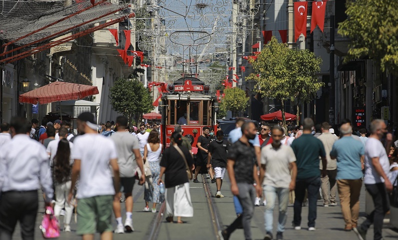 COVID-19 cases climb amid calls for vaccinations in Turkey