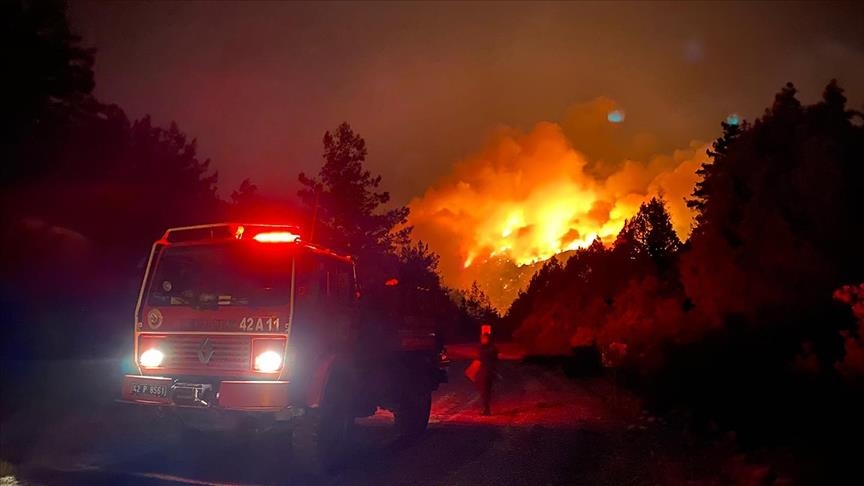 Massive forest fire in southern Turkey kills 3