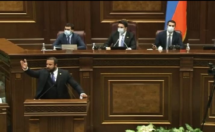 Mass brawl in Armenian parliament: MPs throw bottles at each other (VIDEO)