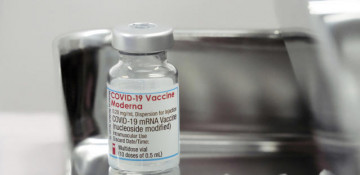 Japan suspends 1.6 mln doses of Moderna shot days after contamination reports