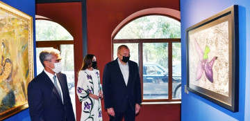 President Ilham Aliyev and First Lady Mehriban Aliyeva viewed exhibitions organized by Heydar Aliyev Foundation in Shusha (PHOTO)