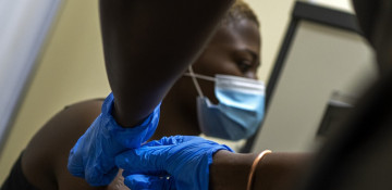 Scientists sound alarm over new COVID-19 variant in South Africa