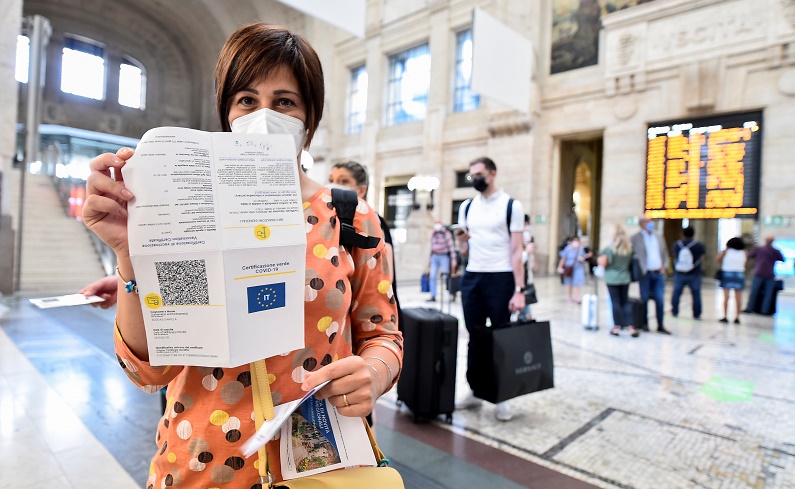 Italy extends COVID-19 Green Pass to trains, planes, ferries and coaches