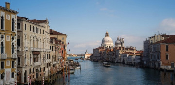 Venice prepares to charge tourists, require booking