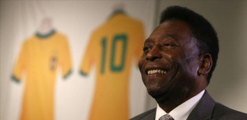 Pele ready to leave ICU after tumor removed, daughter says