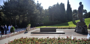 President of OIC Ombudsman Association visits Alley of Honors and Alley of Martyrs (PHOTO)