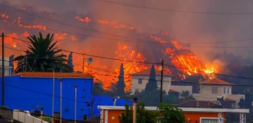 Thousands flee Canaries volcano as lava streams destroy homes