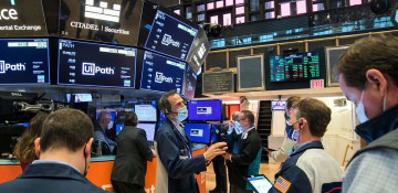 European markets plummet, US extends losses