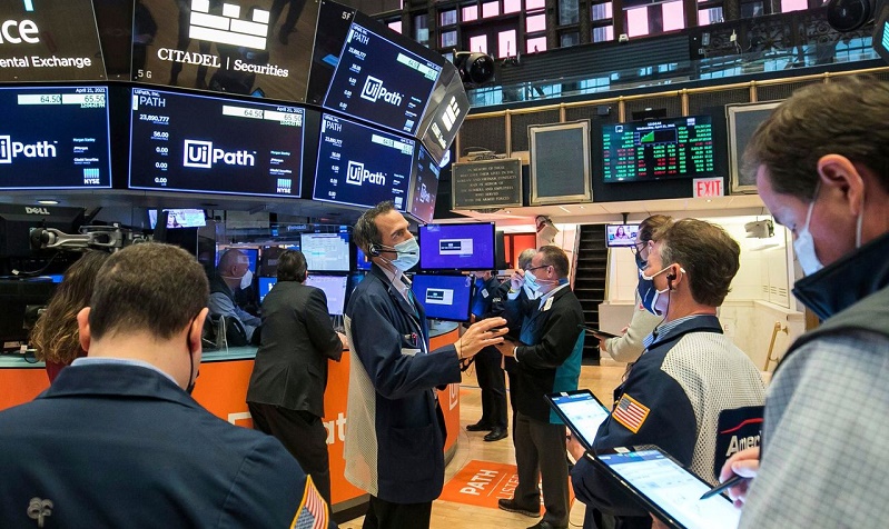 European markets plummet, US extends losses