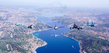 Turkish, Azerbaijani fighter jets perform welcome flight over Bosphorus (PHOTO)