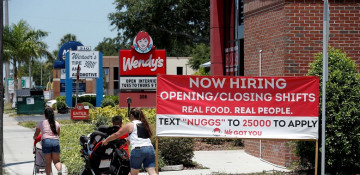 U.S. initial jobless claims rise for second straight week amid Delta variant surge