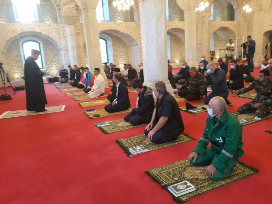 Azerbaijan's mosques, churches, synagogues honor memory of martyrs (PHOTO)