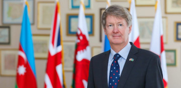 UK ambassador honors memory of Azerbaijani martyrs