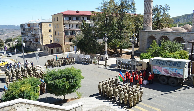 Personnel of Defense Ministry and Internal Troops solemnly march in Shusha (PHOTO/VIDEO)