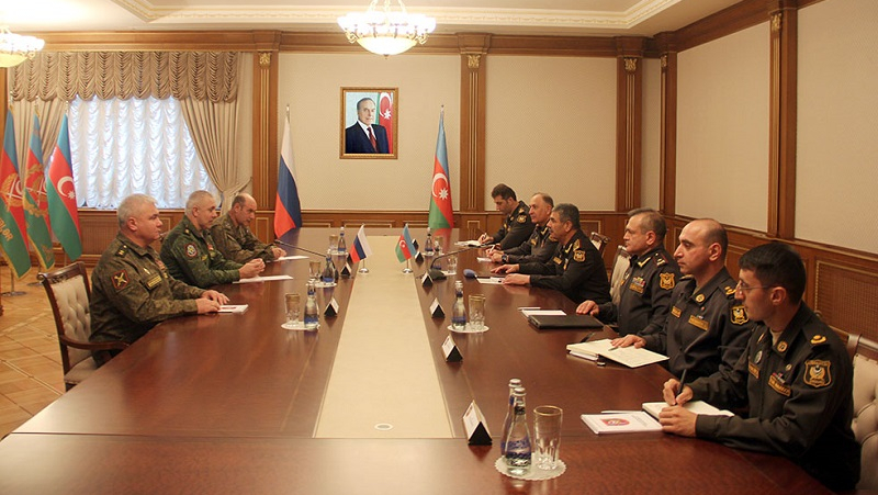 Azerbaijan’s defense minister meets with commander of Russian peacekeeping forces 