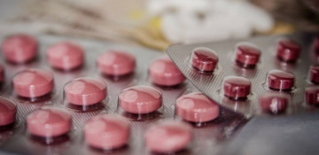 COVID-19 pill developers aim to top Merck, Pfizer efforts