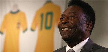Brazilian soccer legend Pele leaves hospital