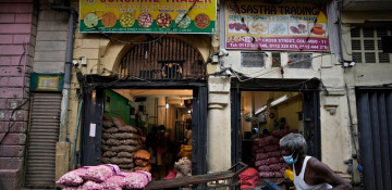 Sri Lanka lifts six-week lockdown