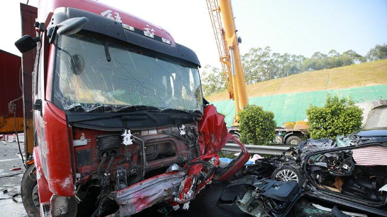 5 dead, 11 injured in south China road accident