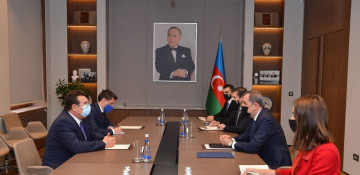 Azerbaijani FM receives credentials of newly-appointed ambassador of Romania (PHOTO)