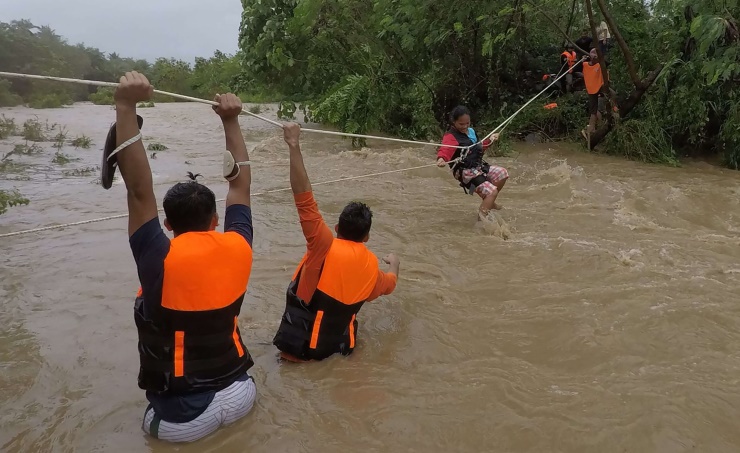 Cyclone Kompasu strikes Philippines, kills 9