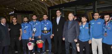 Minister Gayibov meets Azerbaijani wrestlers who return home from World Wrestling Championships in Oslo