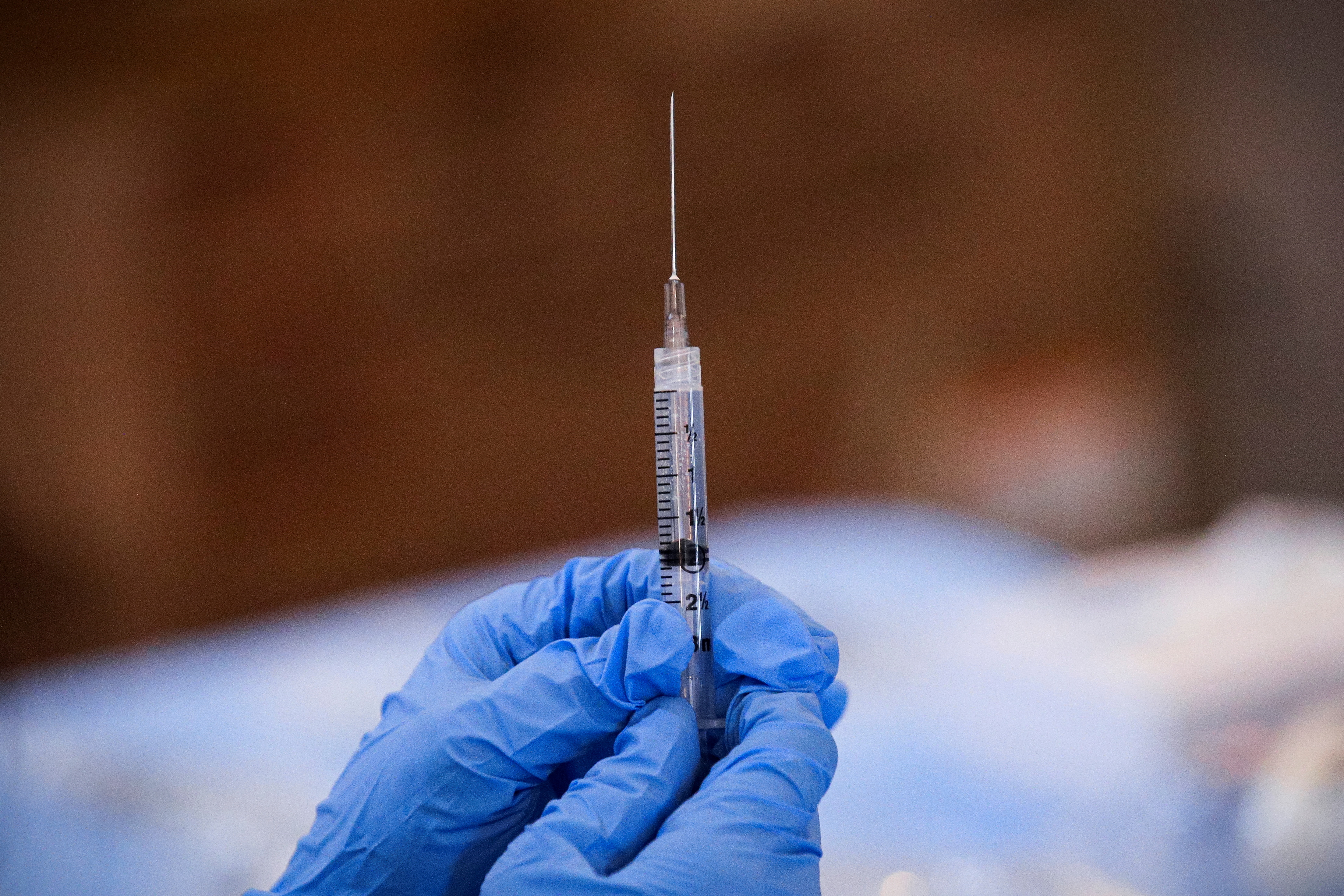 U.S. administers 405.4 mln doses of COVID-19 vaccines