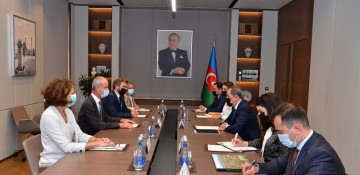 Azerbaijani FM receives ICRC Vice President (PHOTO)