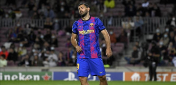 Barcelona's Aguero ruled out for 3 months after cardiac evaluation