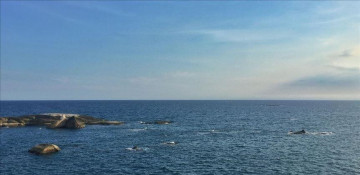 US Navy says submarine hit underwater mountain in South China Sea