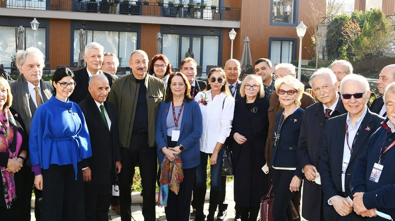President Ilham Aliyev and First Lady Mehriban Aliyeva talk to 8th Global Baku Forum’s participants in Shusha