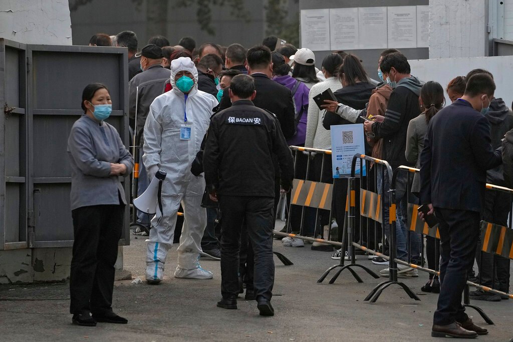 Beijing seals off mall, housing compounds after virus cases found