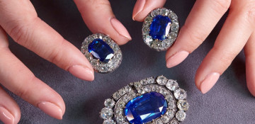 Smuggled Russian Romanov jewels rake in $850,000 at auction