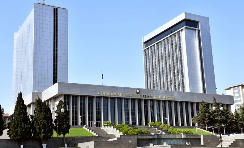 Azerbaijani parliament approves draft state budget for 2022 in first reading