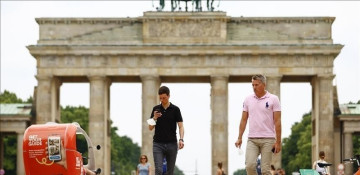 Germany's parliament adopts tougher COVID measures