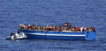 Migrant boat with 10 dead bodies arrives in Sicily