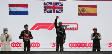 Hamilton wins Qatar GP to further cut Verstappen's lead