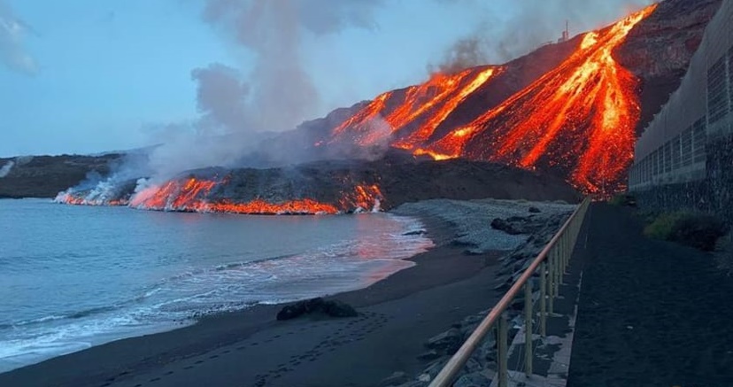Lockdown lifted in Spain's La Palma, volcanic eruption keeps airport shut
