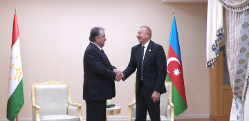 Azerbaijani, Tajik presidents meet in Ashgabat